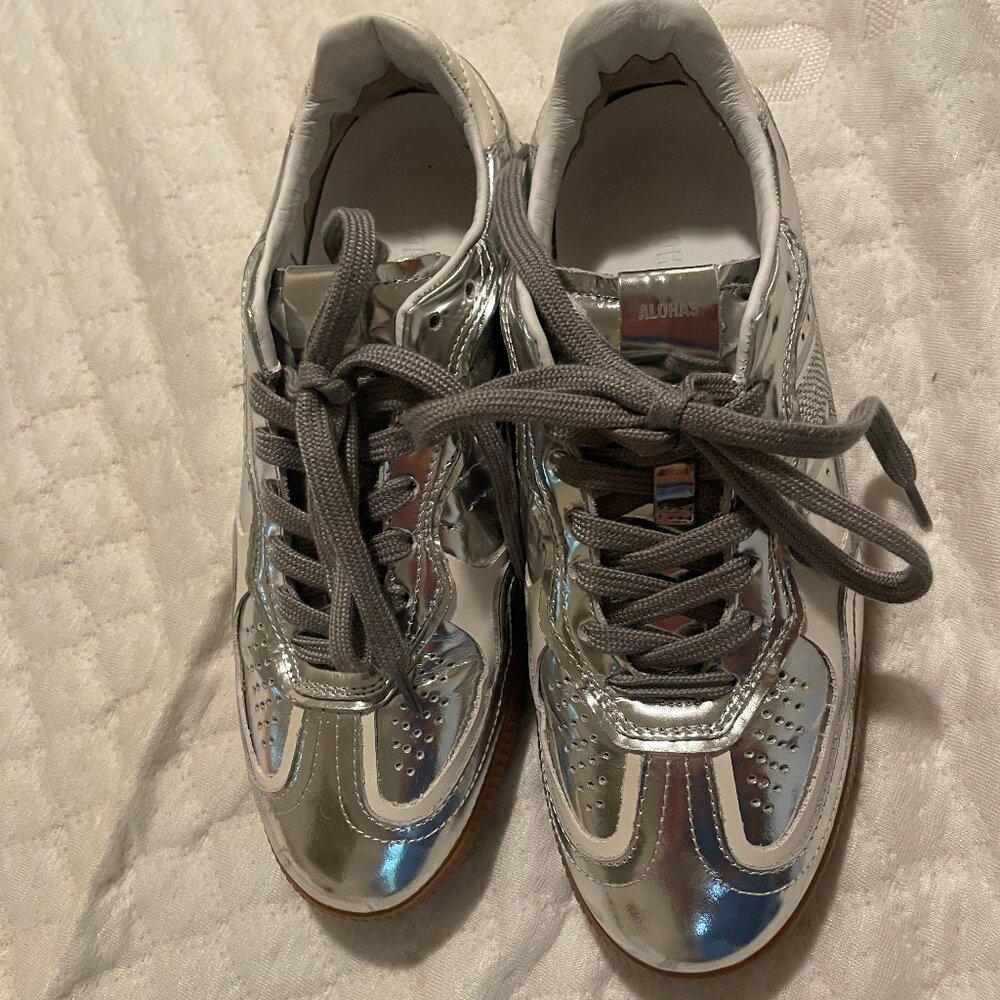 LIKE NEW Alohas Tb.490 Rife Shimmer Silver Cream Leather Sneakers